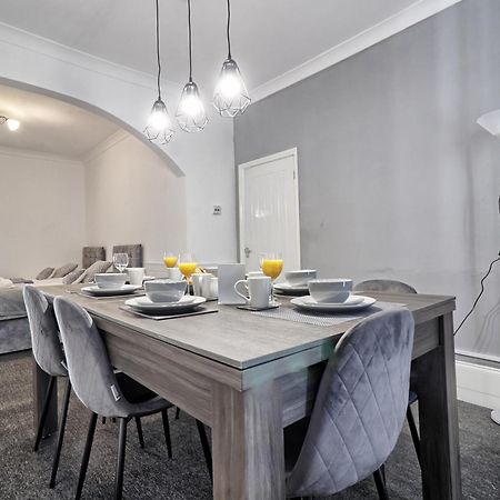 Beautiful Spacious Four Bedroom House With Parking For 2 Cars, 5 Minute Walk To Southend Station Kültér fotó