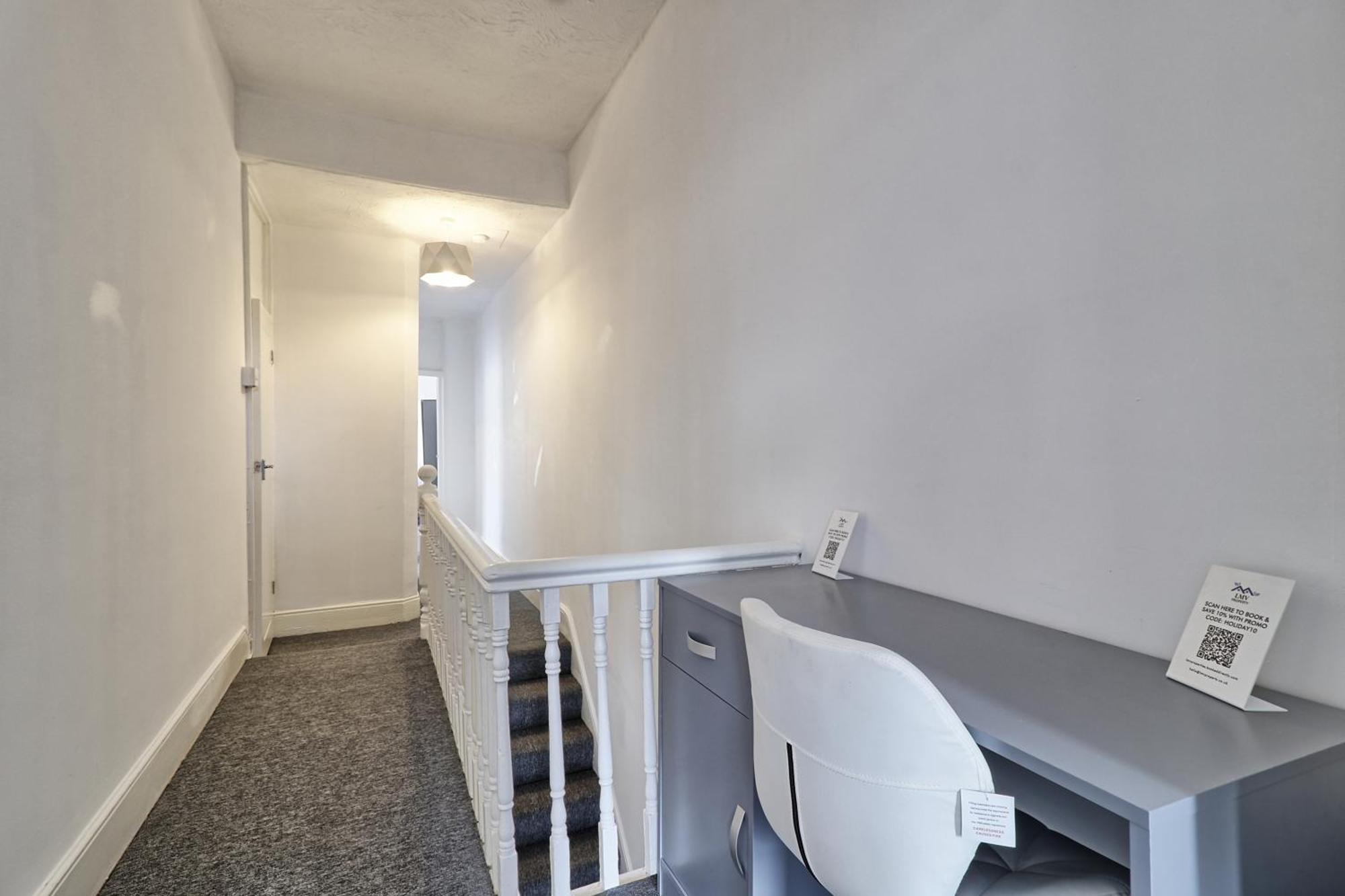 Beautiful Spacious Four Bedroom House With Parking For 2 Cars, 5 Minute Walk To Southend Station Kültér fotó