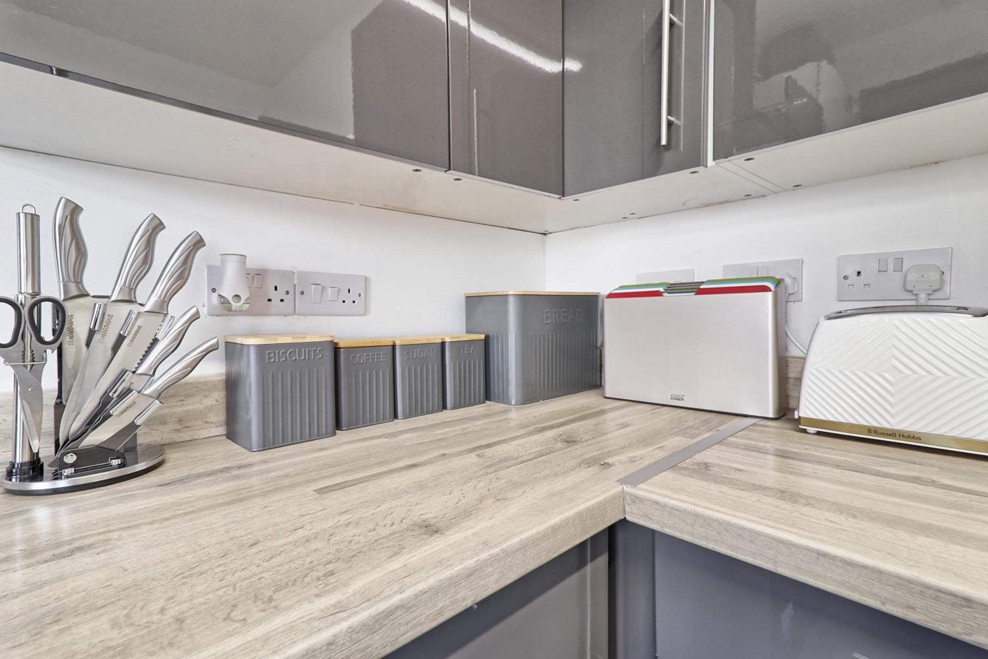 Beautiful Spacious Four Bedroom House With Parking For 2 Cars, 5 Minute Walk To Southend Station Kültér fotó