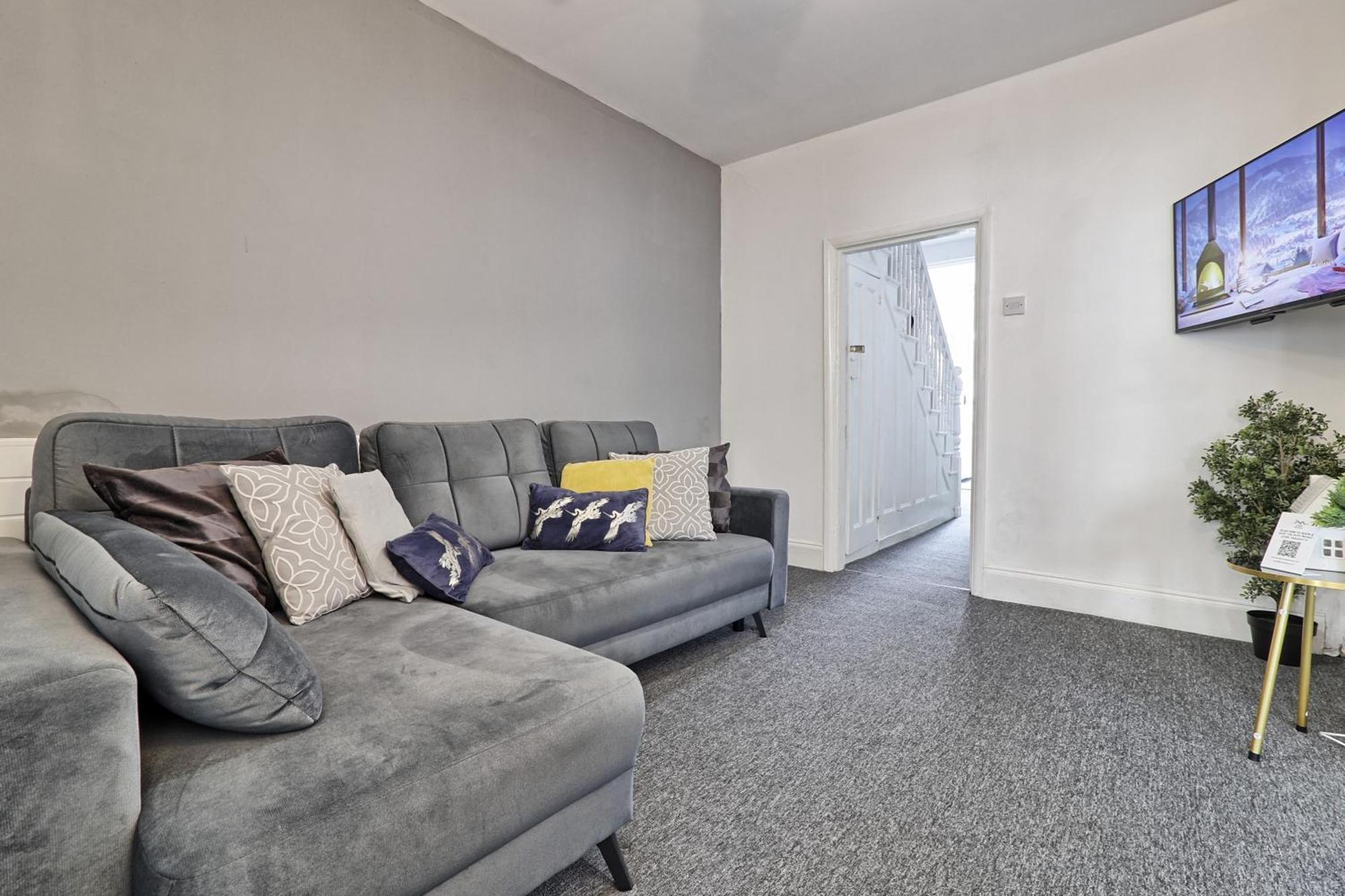 Beautiful Spacious Four Bedroom House With Parking For 2 Cars, 5 Minute Walk To Southend Station Kültér fotó