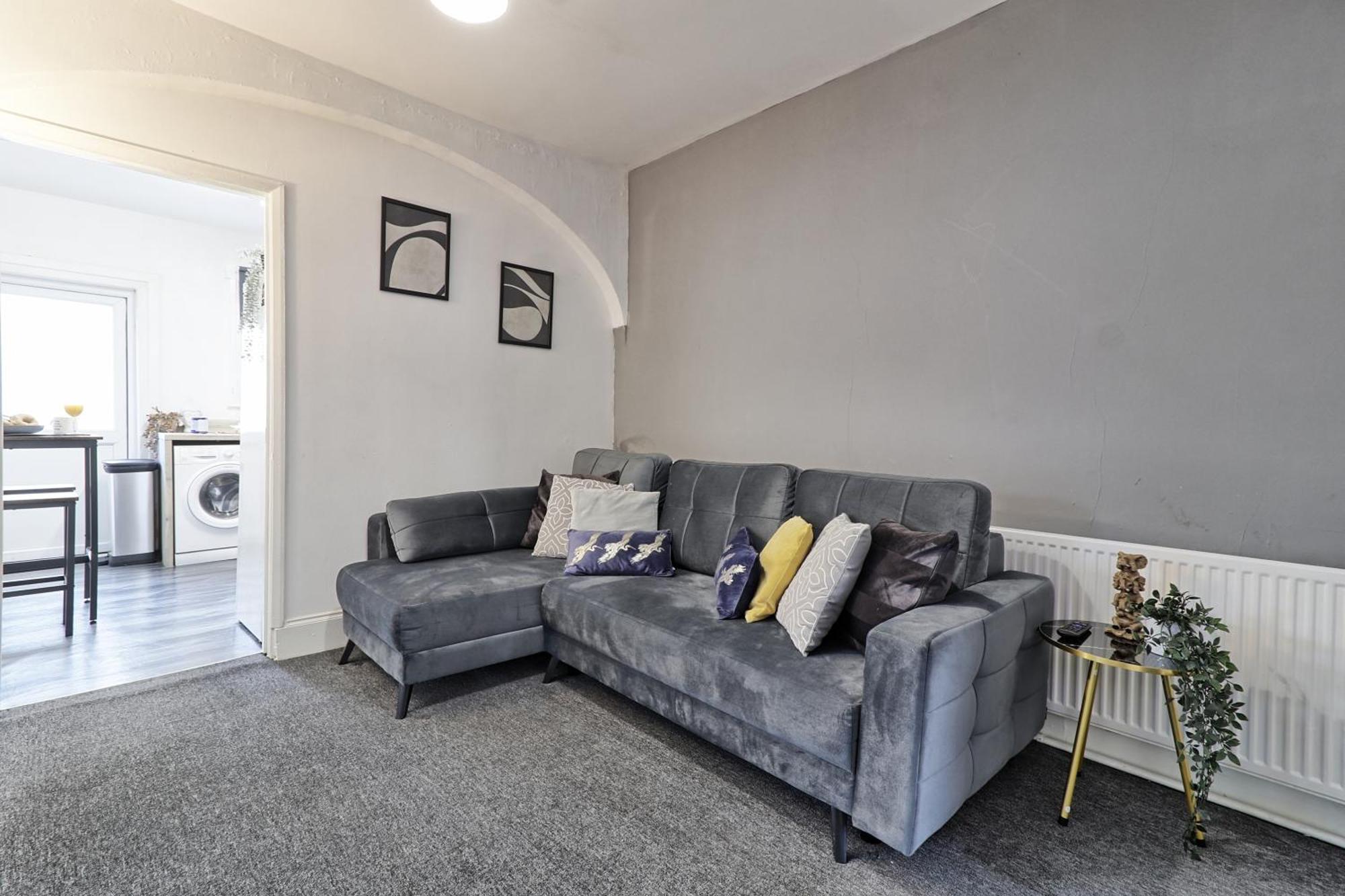 Beautiful Spacious Four Bedroom House With Parking For 2 Cars, 5 Minute Walk To Southend Station Kültér fotó