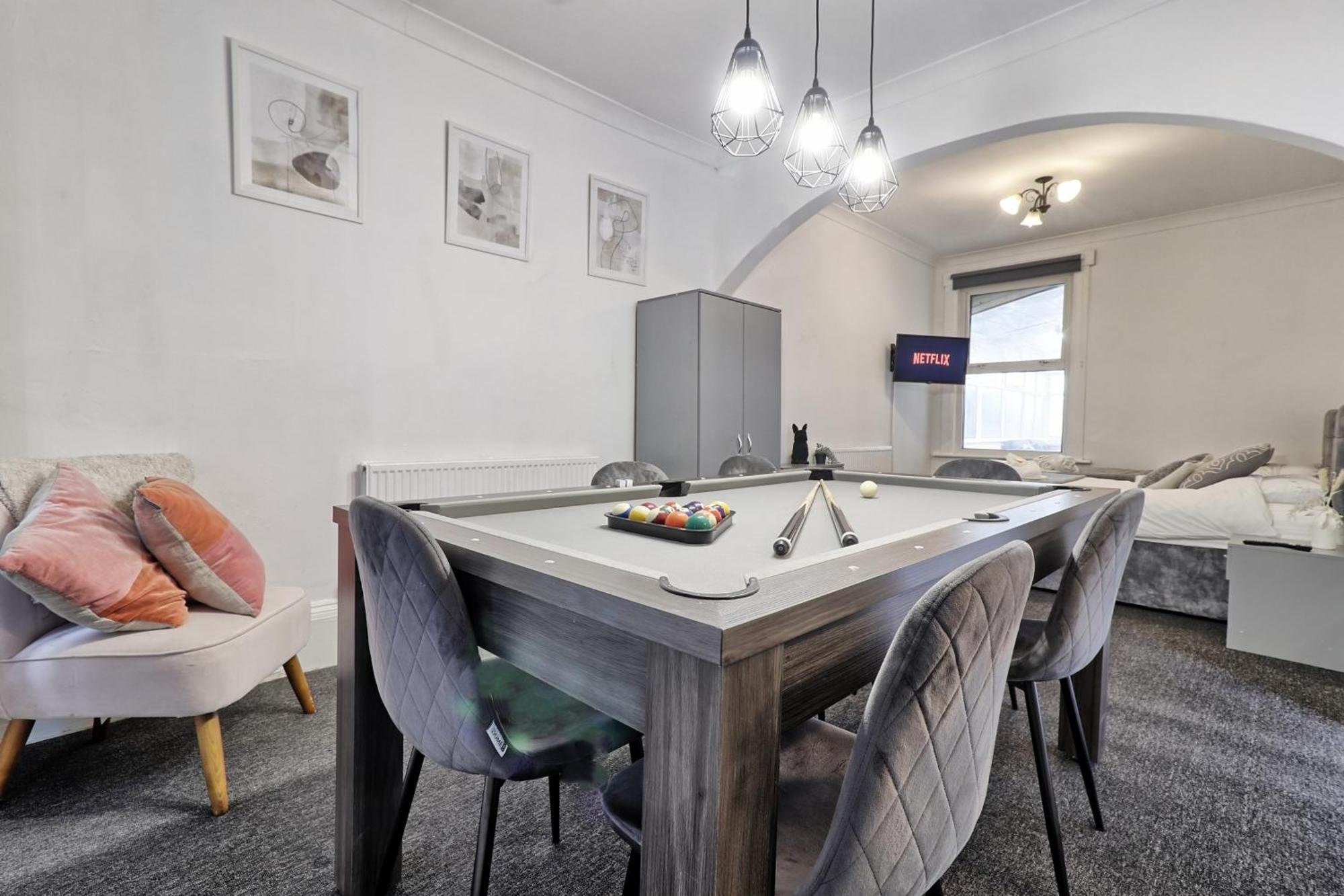 Beautiful Spacious Four Bedroom House With Parking For 2 Cars, 5 Minute Walk To Southend Station Kültér fotó