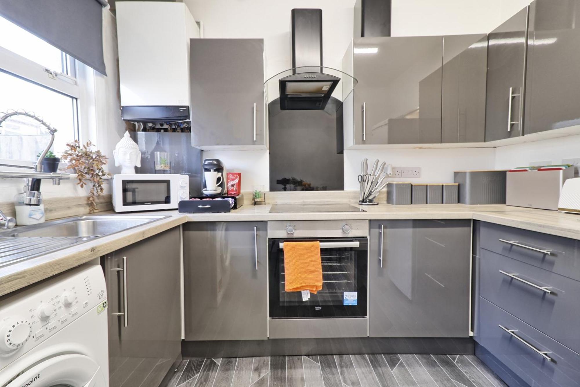 Beautiful Spacious Four Bedroom House With Parking For 2 Cars, 5 Minute Walk To Southend Station Kültér fotó