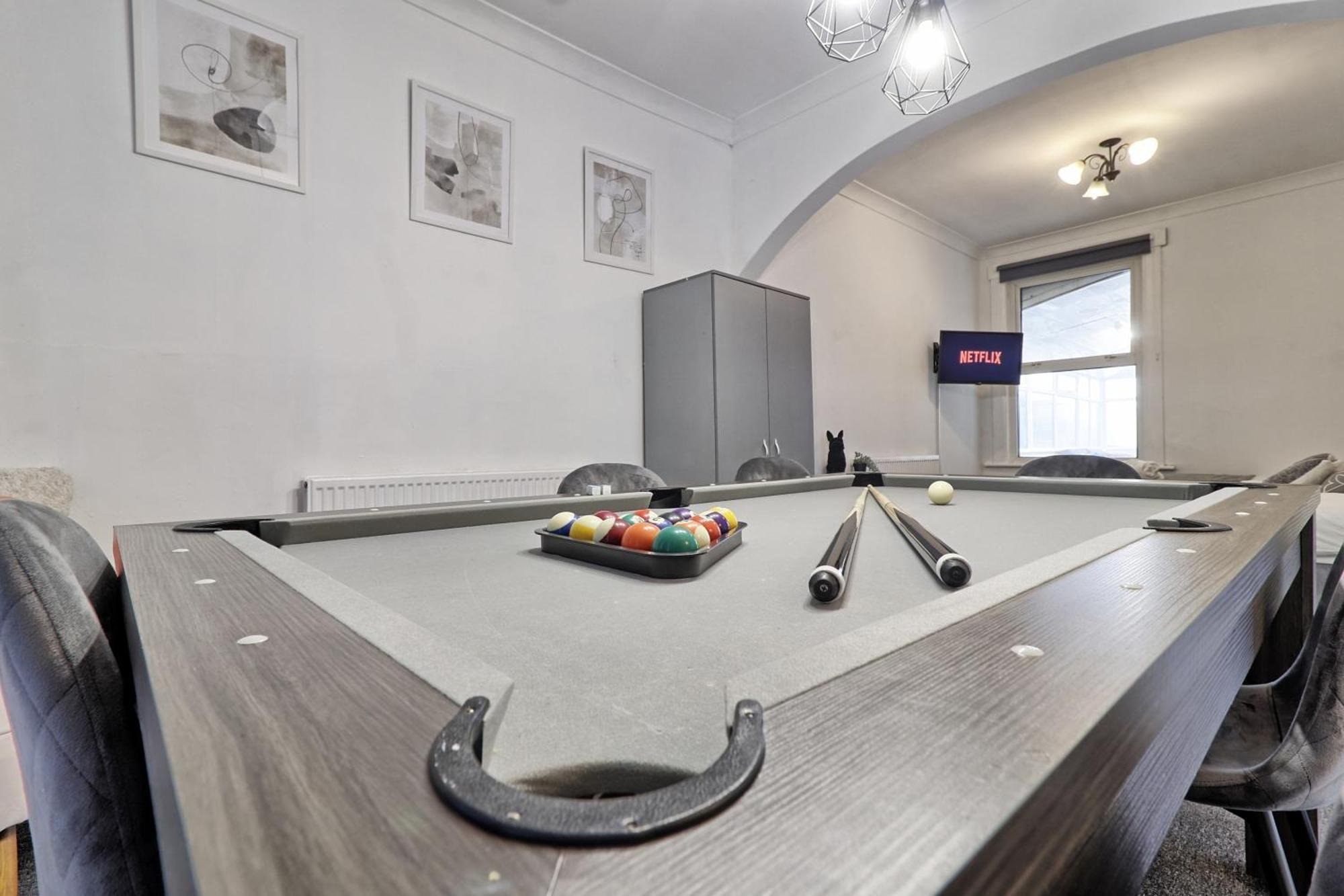 Beautiful Spacious Four Bedroom House With Parking For 2 Cars, 5 Minute Walk To Southend Station Kültér fotó