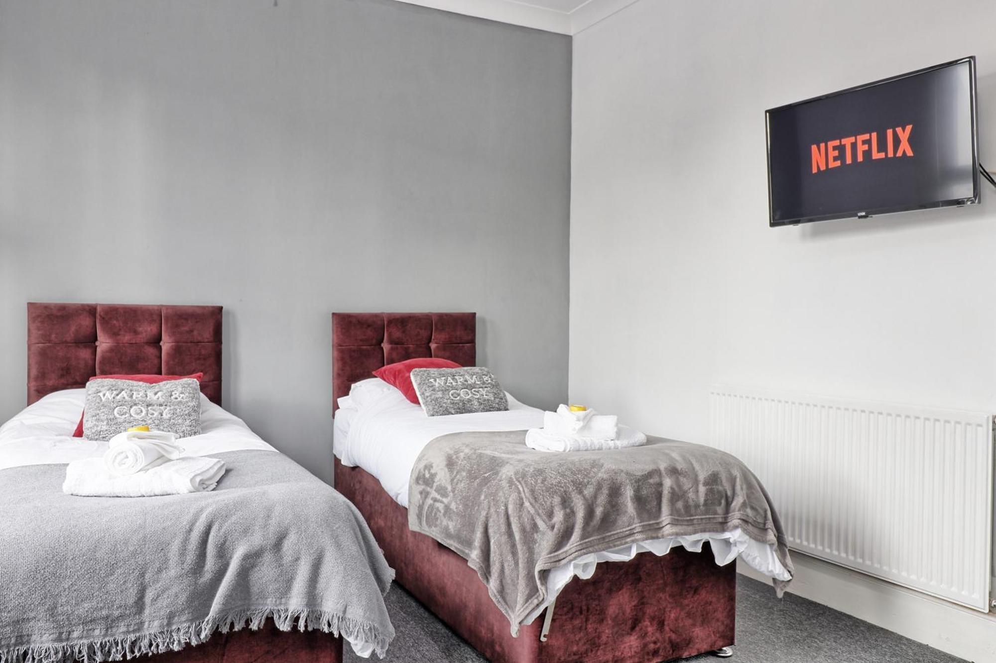 Beautiful Spacious Four Bedroom House With Parking For 2 Cars, 5 Minute Walk To Southend Station Kültér fotó